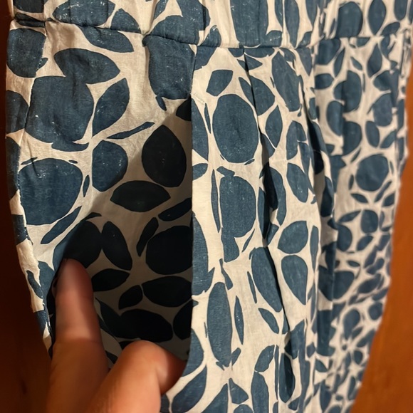 •THEORY•WHITE & BLUE TANK TOP CIRCLE PATTERNED DRESS WITH POCKETS SIZE SMALL EUC - Picture 4 of 7